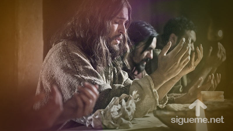 Jesus ora junto a sus discipulos