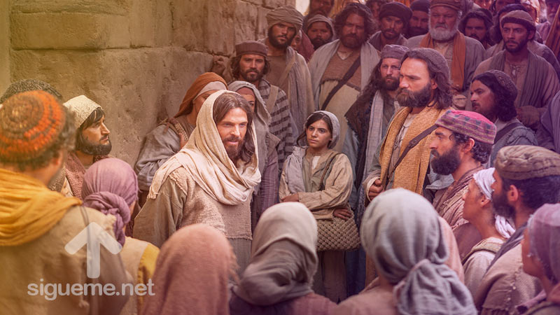 Jesus predicando a un grupo de personas
