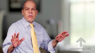 El Pastor Miguel Nuñez predica sobre la gloria de Dios, Hijo y Espiritu Santo