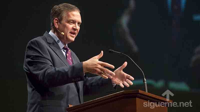 Albert Mohler enseña sobre el Dios que se revela asi mismo