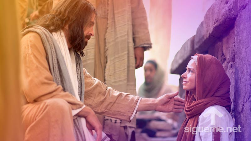 Jesus habla y felicita la fe de una mujer