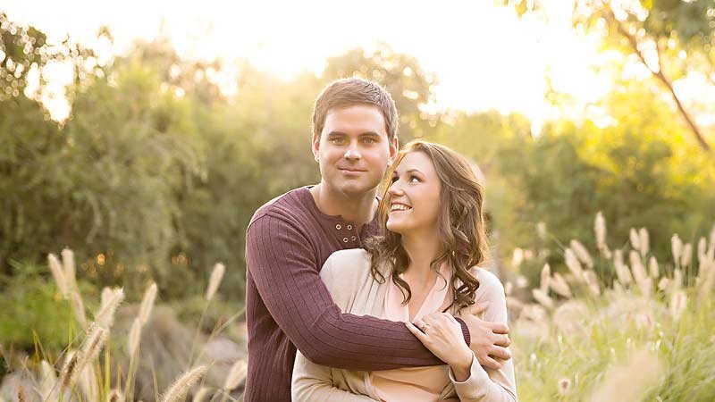 Novios cristianos enamorados