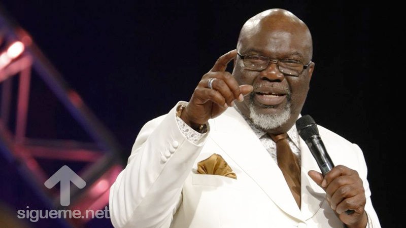 El Pastor TD Jakes predica en su sermon acerca del poder de la fe